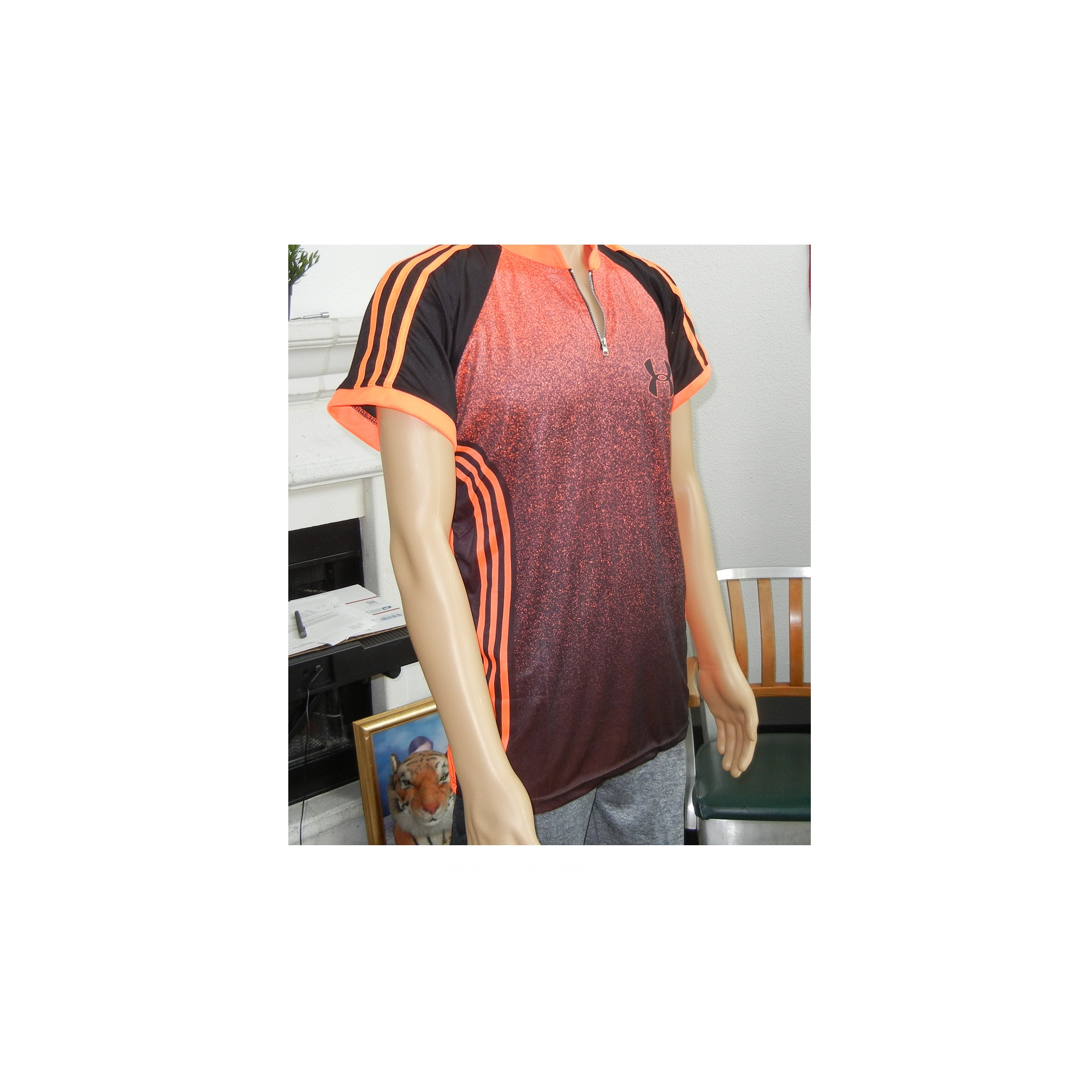 Camiseta Para Hombres Cuello Henley Cuarto Cremallera Color Sublimado Degradado Naranja y Negro - Imagen 15 de 27